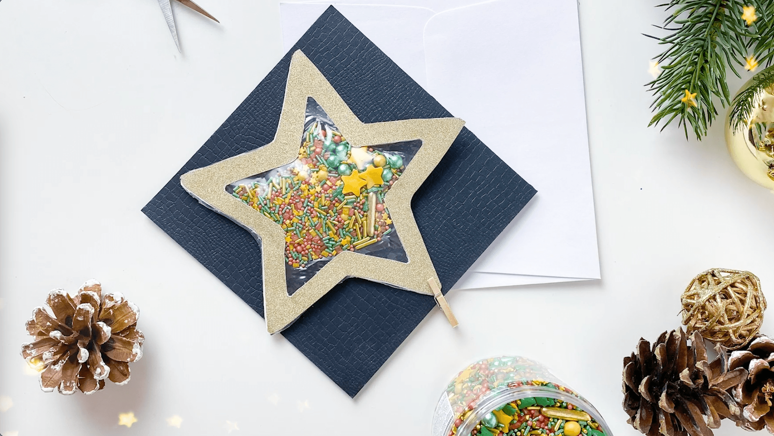 Weihnachtliche Streuselanhänger